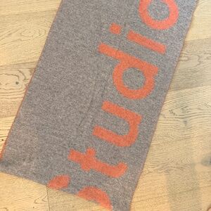 Acne Studios Logo Wool Scarf | Gray & pink | Made in Italy
